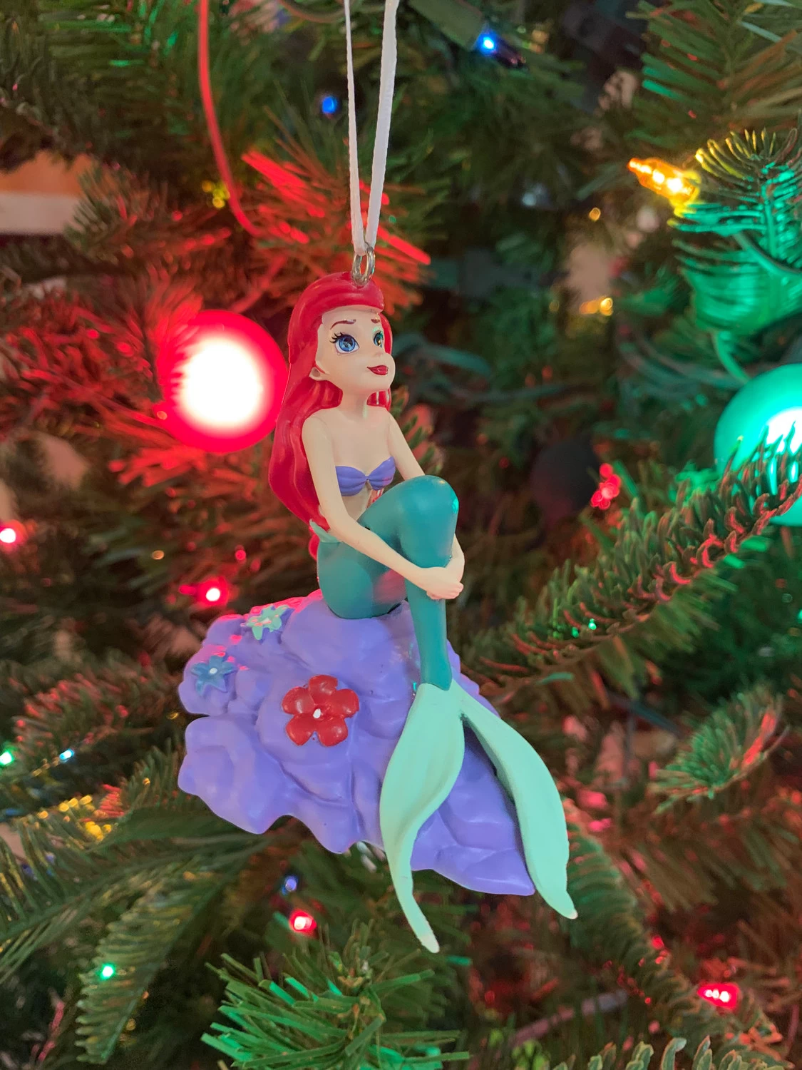Hallmark Disney Princess Ariel On Rock Christmas Ornament 3HCM0810 2 Hallmark Disney Princess Ariel On Rock Christmas Ornament 3HCM0810 - Image 2