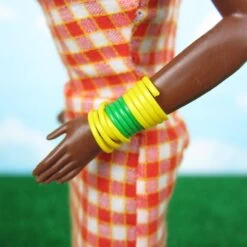 Kenyan Barbie Doll Vintage 1993 Dolls Of The World #11181 17 Kenyan Barbie Doll Vintage 1993 Dolls Of The World #11181 -Toy Store Kenyan barbie green yellow bracelets vintage dolls of the world