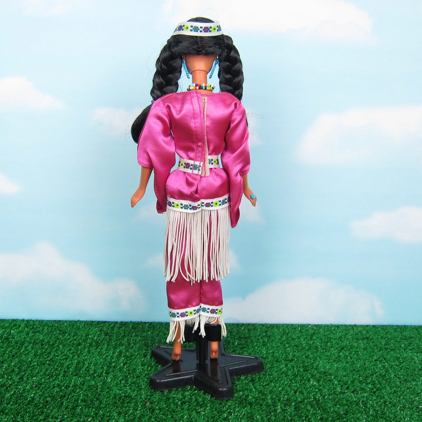 Native American Barbie Doll Third Edition Vintage 1994 Dolls Of The World Special Edition #12699 3 Native American Barbie Doll Third Edition Vintage 1994 Dolls Of The World Special Edition #12699 - Image 3