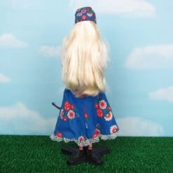 Norwegian Barbie Doll Vintage 1995 Dolls Of The World Collector Edition #14450 -Toy Store Vintage 1995 mattel norwegian barbie blue dress hat coin necklace
