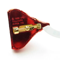 Hershey's Kiss Hallmark Vintage 1989 Valentine's Day Lapel Pin 7 Hershey's Kiss Hallmark Vintage 1989 Valentine's Day Lapel Pin -Toy Store Vintage hallmark pin hersheys kiss lapel